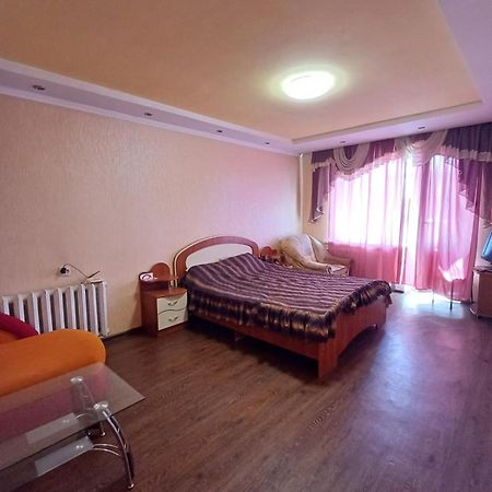 1 Комнатная Квартира Остановка Торговый Центр Çerkassi Dış mekan fotoğraf